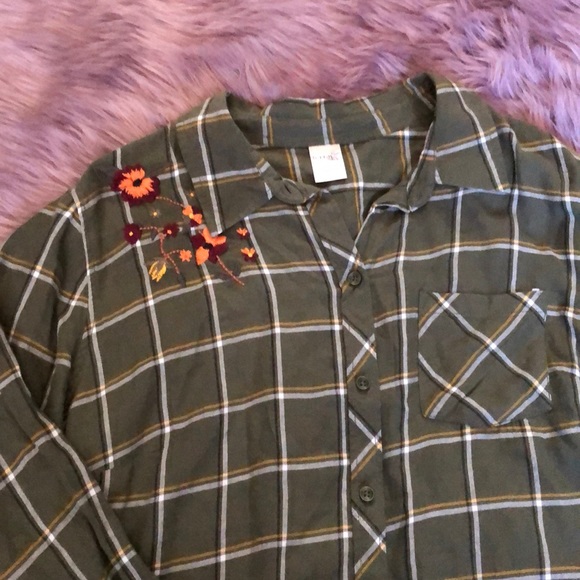 Green plaid bottom up top - Picture 3 of 3